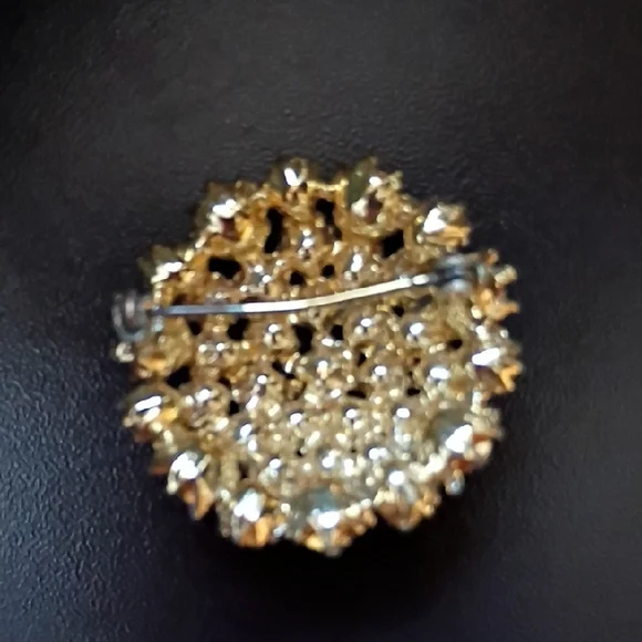 Vintage gold-toned rhinestone dome brooch Costume Jewelry - Picture 5 of 6